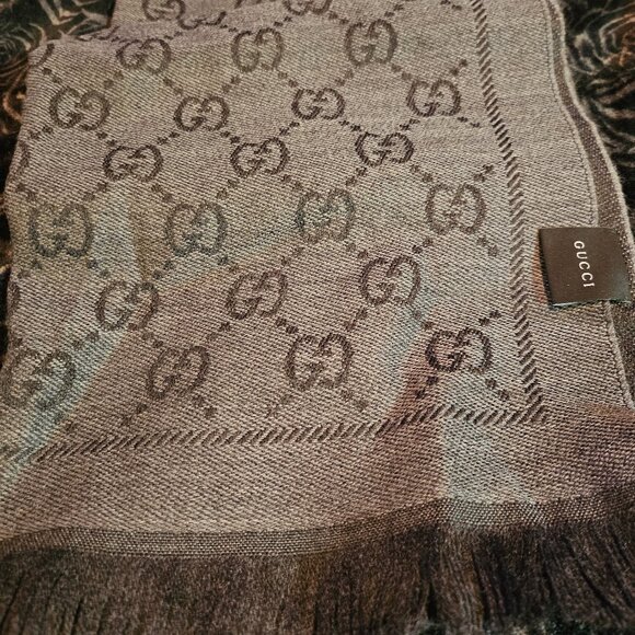 Gucci Scarf with GG Design - Picture 1 of 4